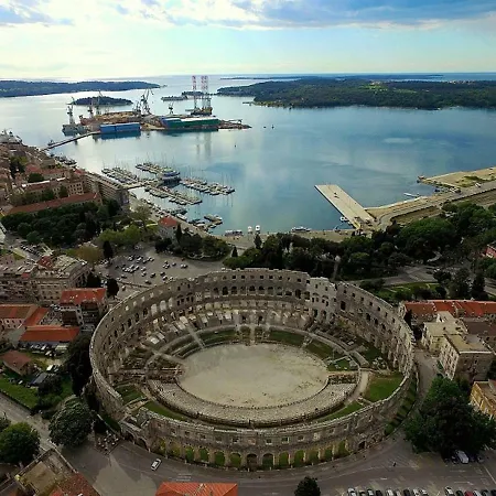 Amfora Deluxe Apartamento Pula