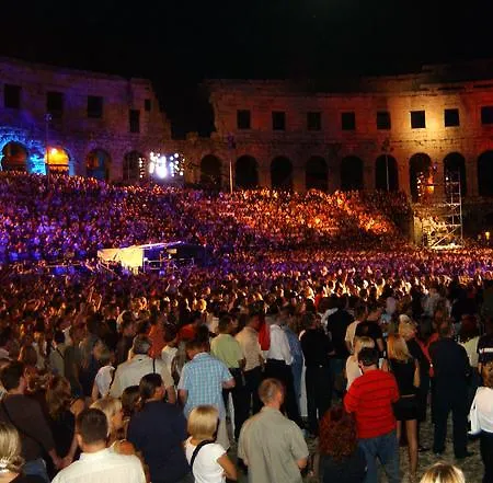 דירה Amfora Deluxe פולה