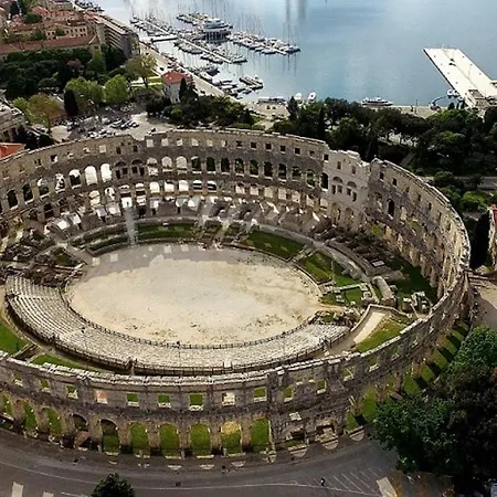 דירה Amfora Deluxe פולה