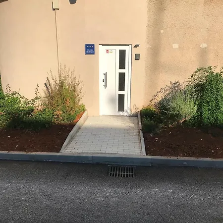 Amfora Deluxe דירה פולה